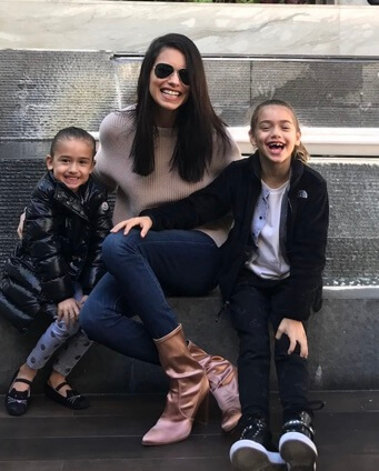Adriana Lima with her two daughters 